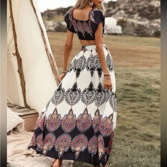 Plus Size Boho Paisley Print Off Shoulder Smocked Ruched Cropped Top Skirt Set - Picture 3 of 4